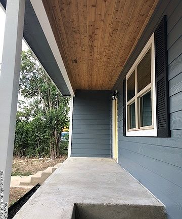 3rd image of 523 La Manda Blvd