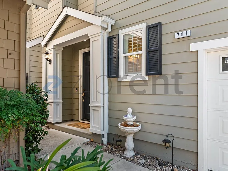 741 Tennyson Dr — Photo 2