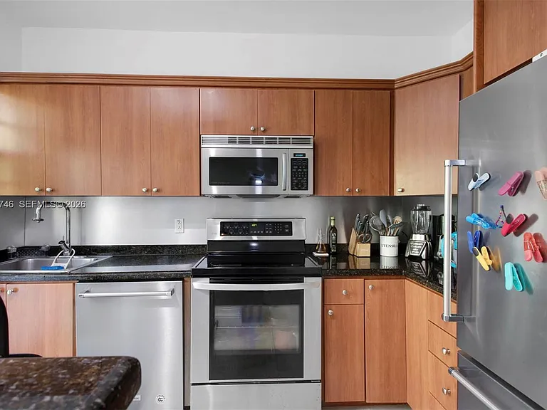 901 3rd St #3 — Photo 11