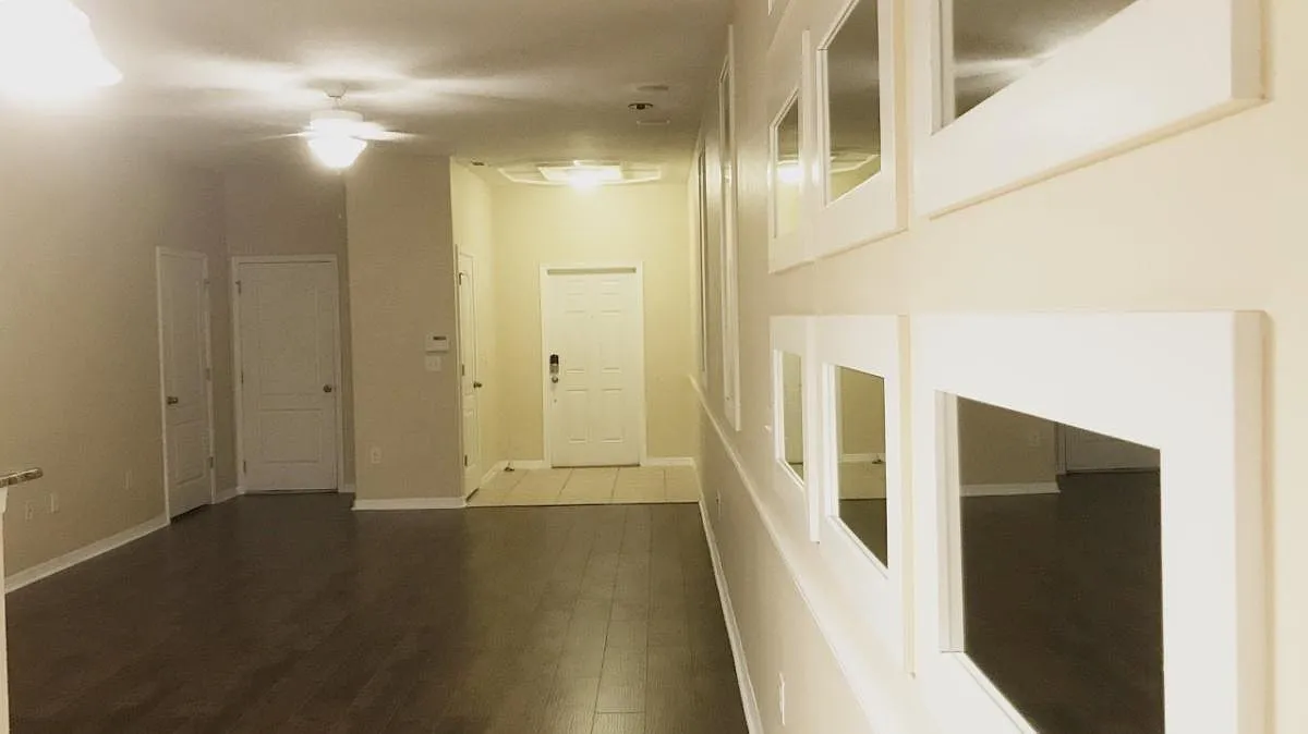 3 bed, 2.5 bath, 1625 sqft, $2,050 — Photo 2