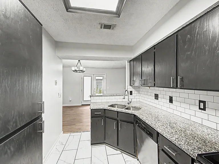 614 Poplar Pl — Photo 13