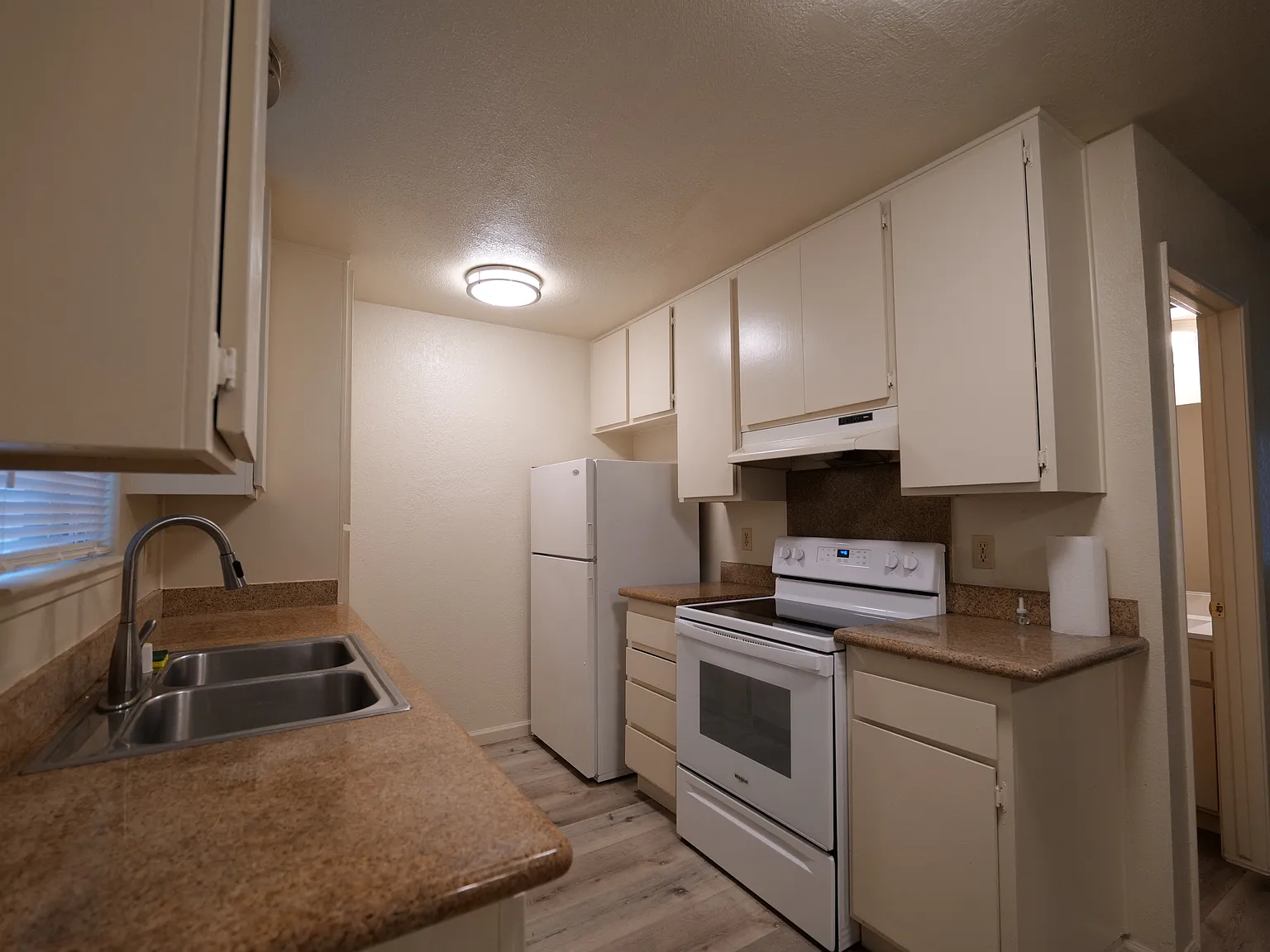 2 bed, 1.5 bath, 1100 sqft, $2,550 — Photo 2
