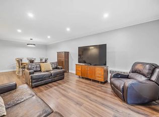 24-25 43rd St #4, Astoria, NY 11103