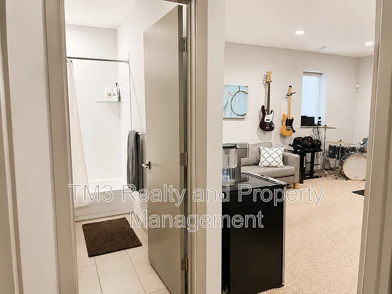 2436 Forest Ave — Photo 45