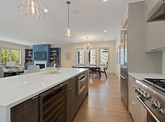 3rd image of 1229 W Carmen Ave #3