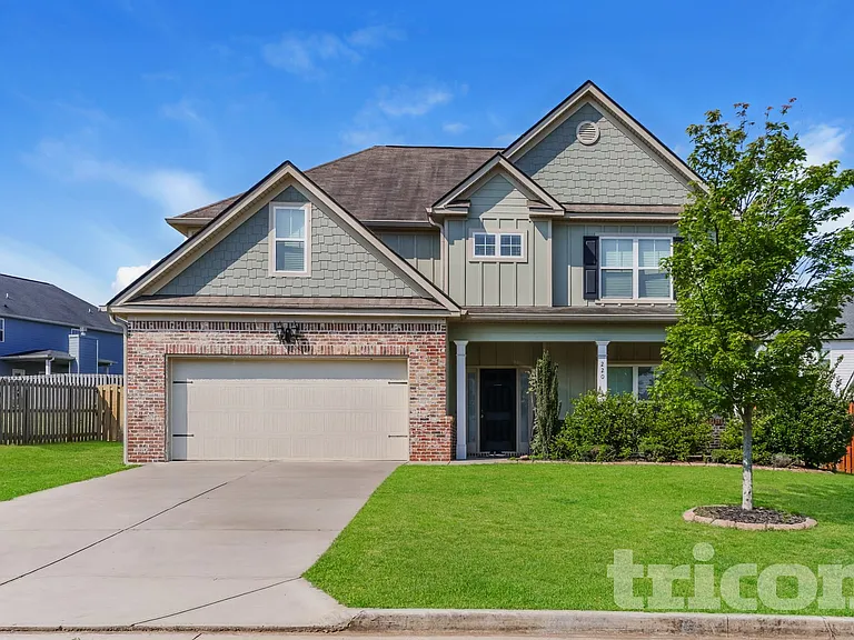 220 Edenbridge Way — Photo 1