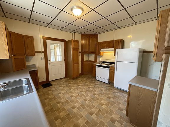 4th image of 38 Philadelphia Ave