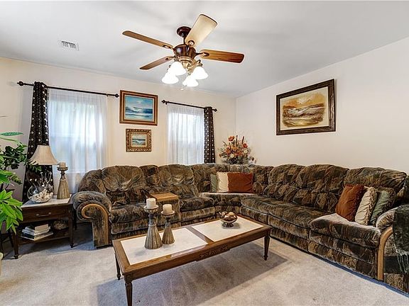 5th image of 85 Schoolhouse Ln