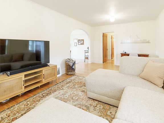 3rd image of 2824 Sunset Cir