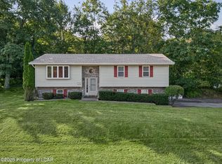 55 Charlwood Dr, Freeland, PA 18224