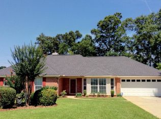 104 Fair Oak Dr, Dothan, AL 36303