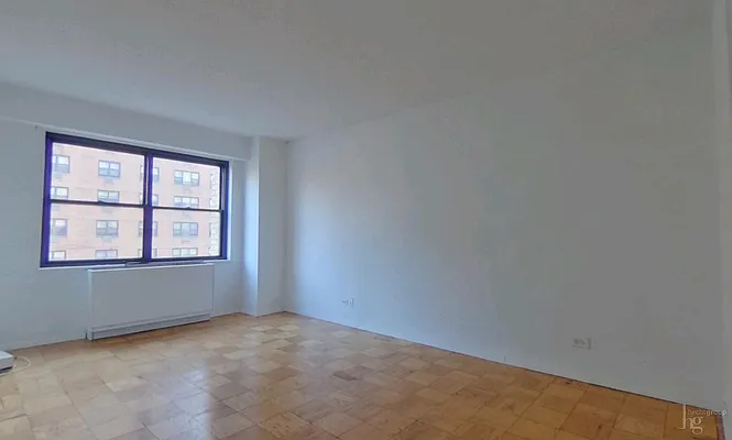 Rented by Hecht Group | media 16