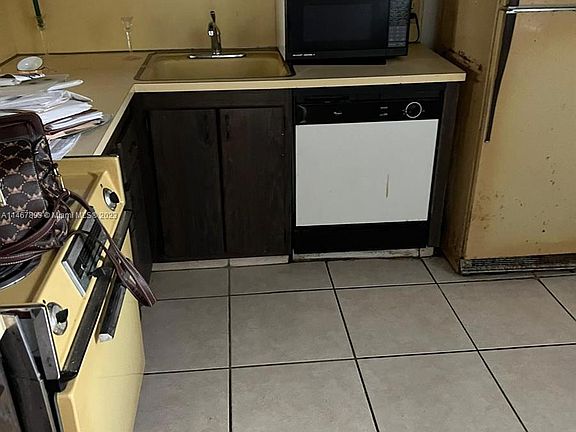 3rd image of 20400 W Country Club Dr APT 614