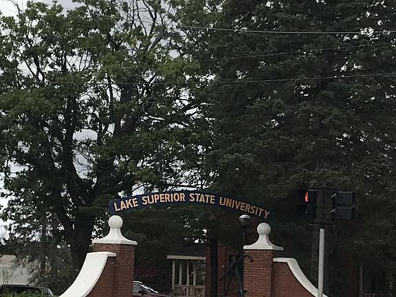 4th image of 1404 W Easterday Ave