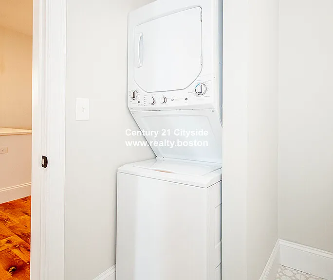 205 Marion St #3 — Photo 16