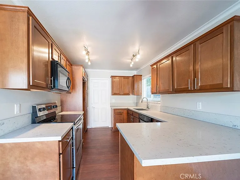 5125 W Crystal Ln — Photo 5