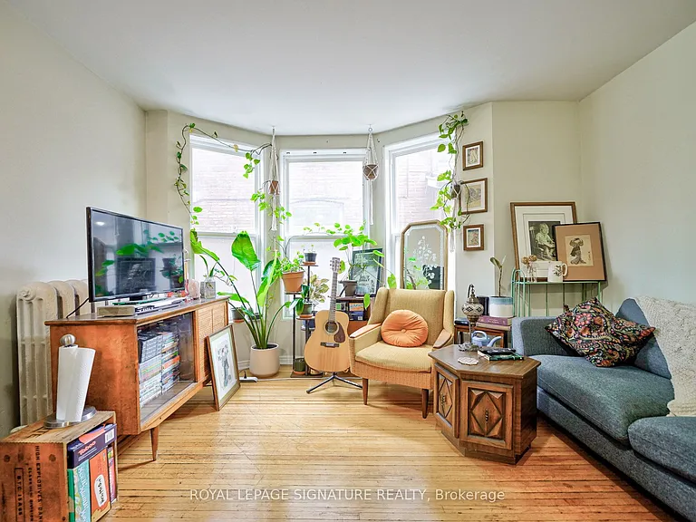 557 Markham St #101 — Photo 6