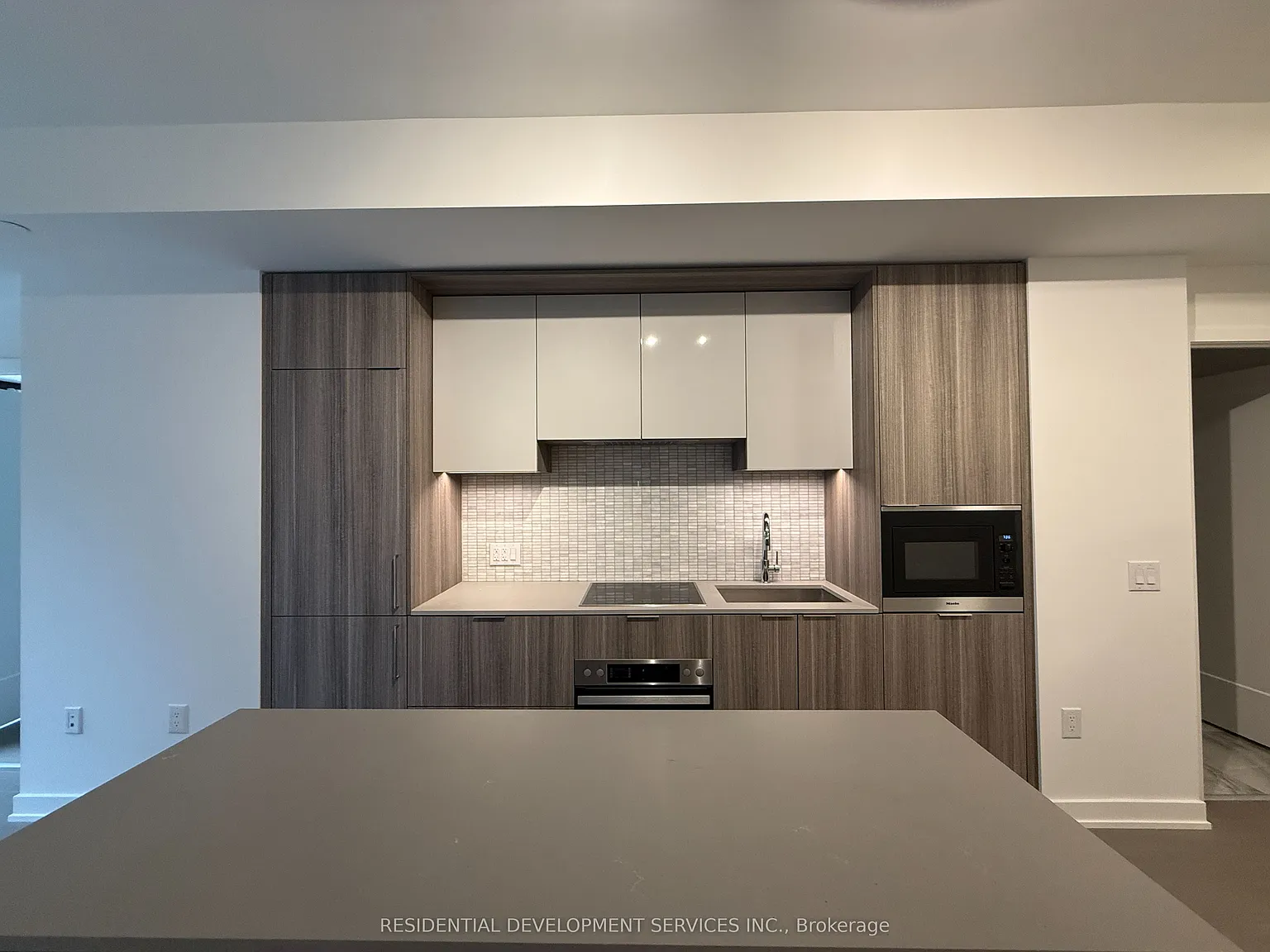 123 Portland St — Photo 3