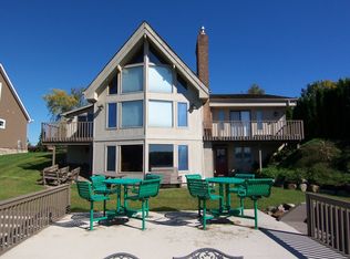 1955 Calabria Ln, Rock Creek, OH 44084