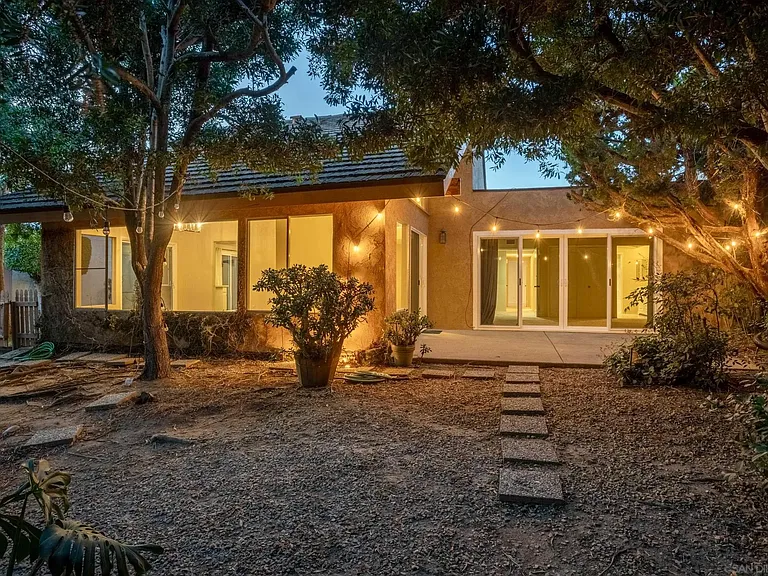 7415 Caminito Rialto — Photo 15
