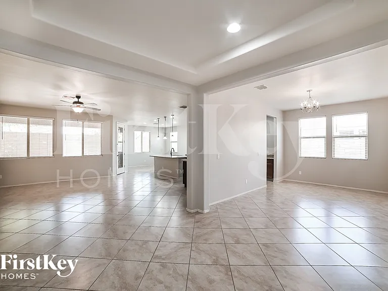 1931 W Desert Spring Way — Photo 6