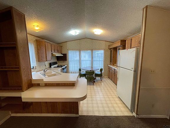 4th image of 411 Ventura Ave