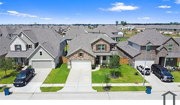 5 bed, 2526 sqft, $3,499 — Photo 2