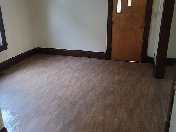 5th image of 404 Broaddus Ave