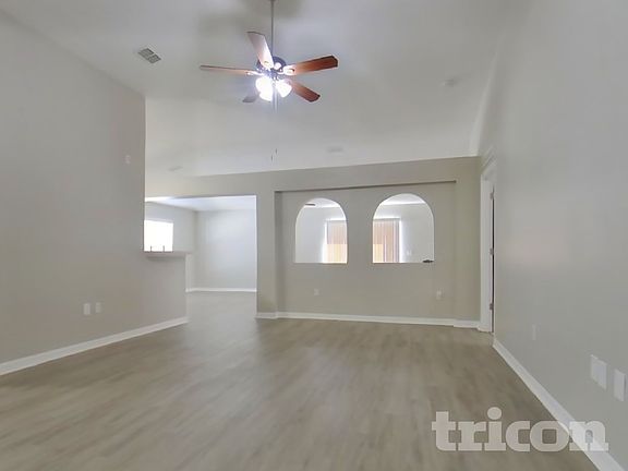 3rd image of 916 Jayhil Dr
