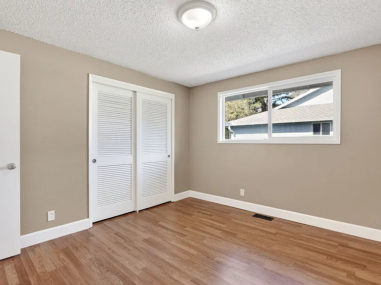 640 Stonehill Dr — Photo 25