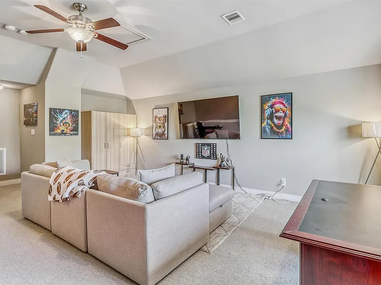 9113 Creekstone Lake Dr — Photo 32