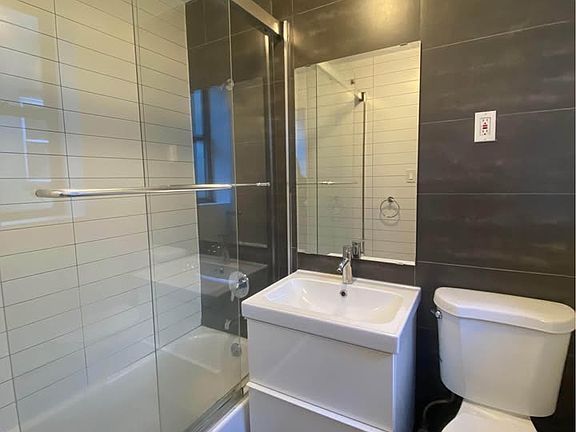 4th image of 1928 Pacific St APT 3R
