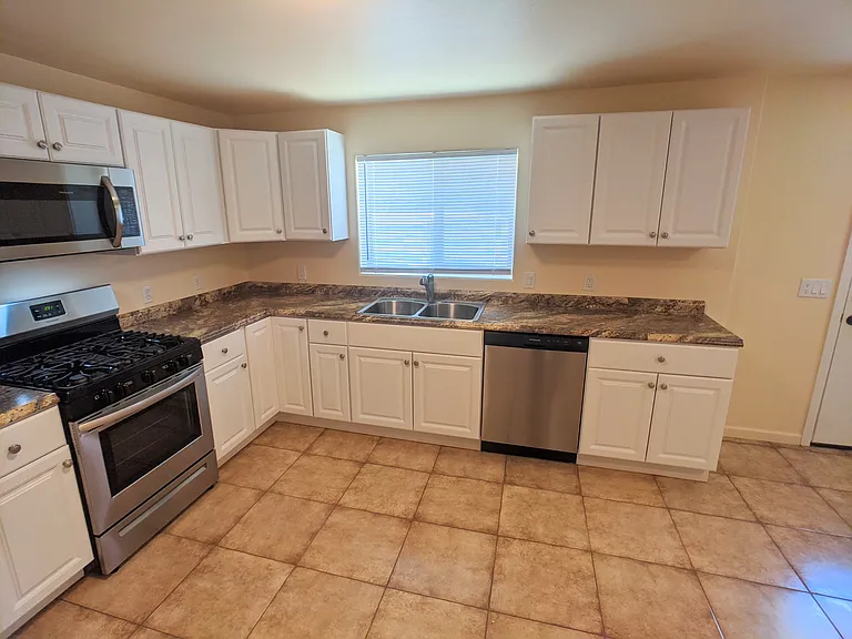 1343 W Alameda St — Photo 11