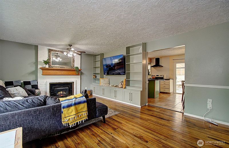 5th image of 601 NE 108 Street