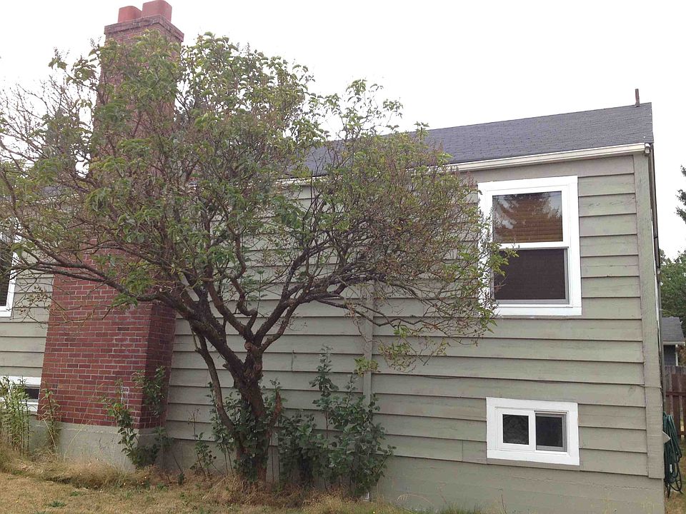 2nd image of 2505 NE 68th St