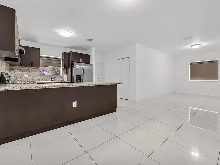 1029 SW 11th Ave — Photo 16