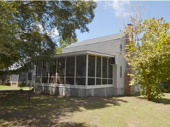 202 Scotia St, Mc Clellanville, SC 29458