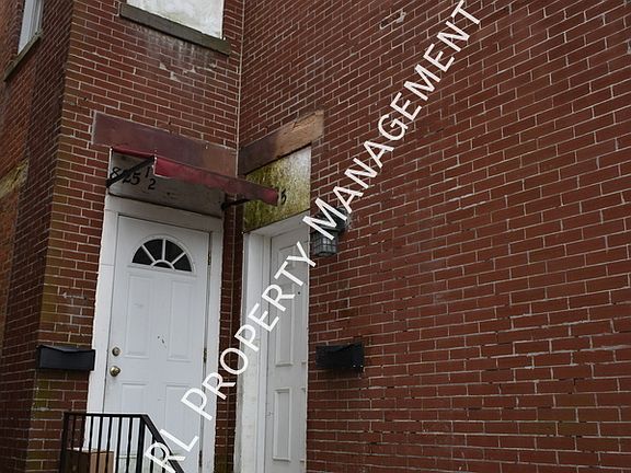 2nd image of 825 Oak St #825