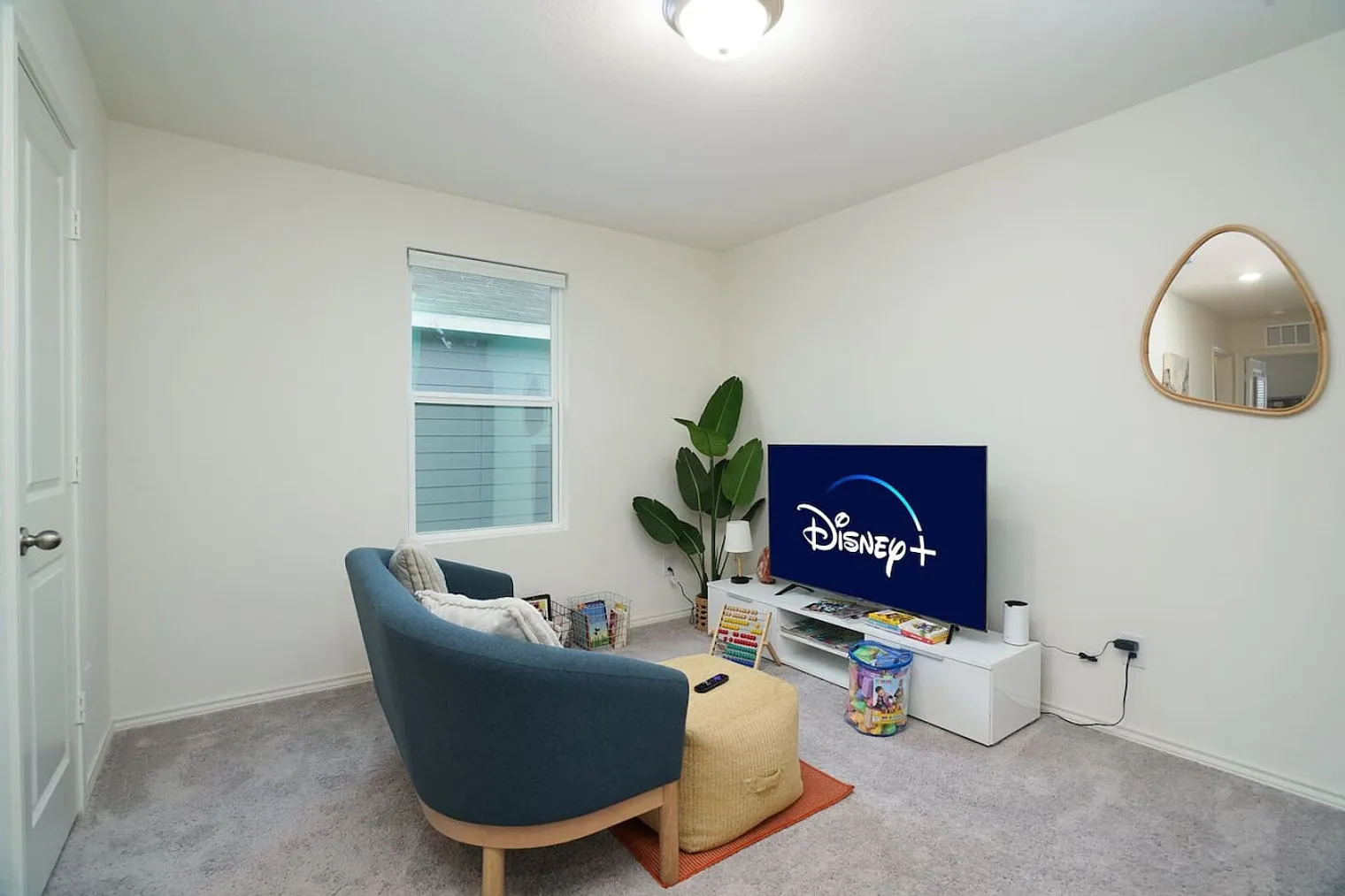 4 bed, 2.0 bath, 22873 sqft, $3,266 — Photo 4