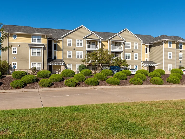 Alexis at Perry Pointe — Photo 24