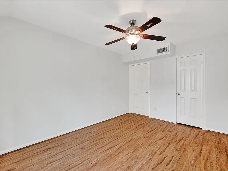 500 N Post Oak Ln — Photo 26
