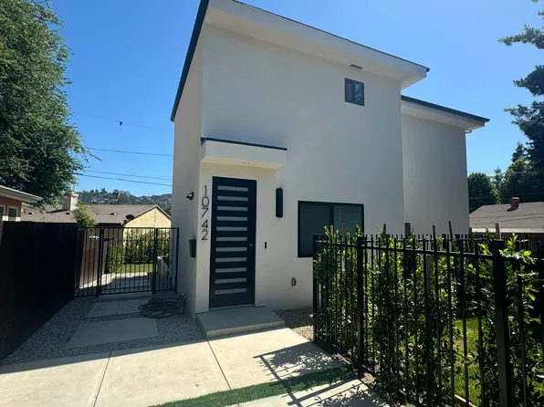 10742 Aqua Vista St #1, North Hollywood, CA 91602