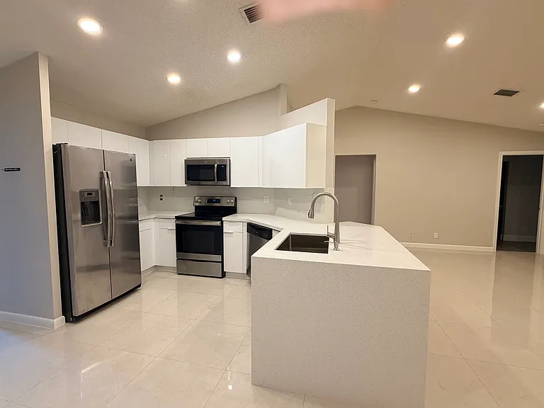 1547 Zenith Way — Photo 8