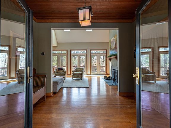 4th image of 129 Martin Ln