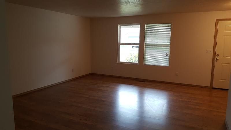 2nd image of 5618 Mount Saint Helens St SE