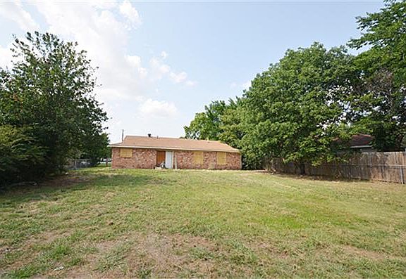3rd image of 11708 Red Bud Dr