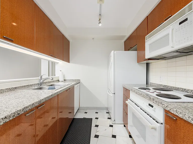 1288 Alberni St #1604 — Photo 7