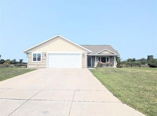 902 Bluff View Cir W, Chippewa Falls, WI 54729
