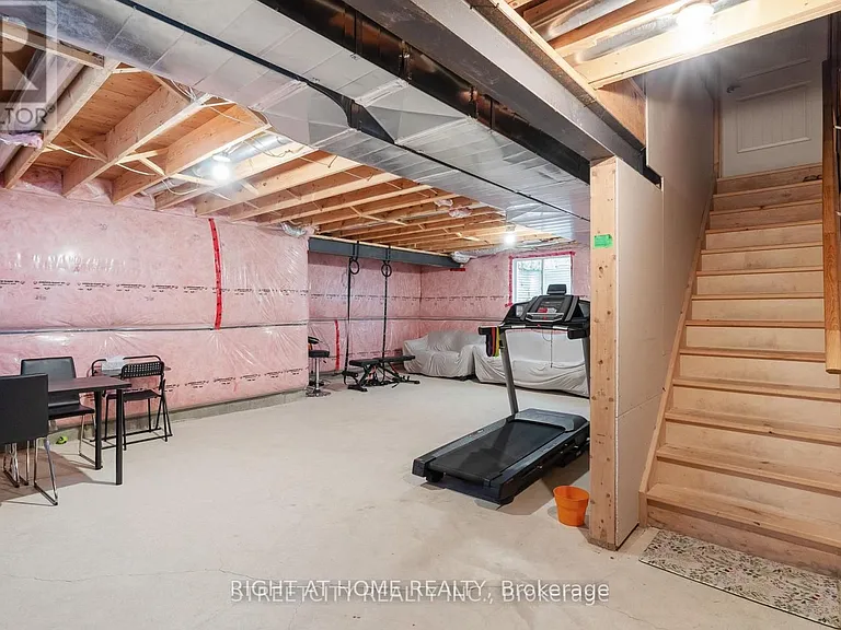 402 Tansbury St N — Photo 35