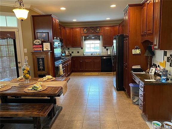 5th image of 2623 Pebble Creek Dr